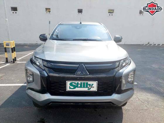 MITSUBISHI L200 TRITON 2.4 16V TURBO DIESEL SPORT HPE CD 4P 4X4 AUTOMÁTICO MITSUBISHI L200 TRITON 2.4 16V TURBO DIESEL SPORT HPE CD 4P 4X4 AUTOMÁTICO
